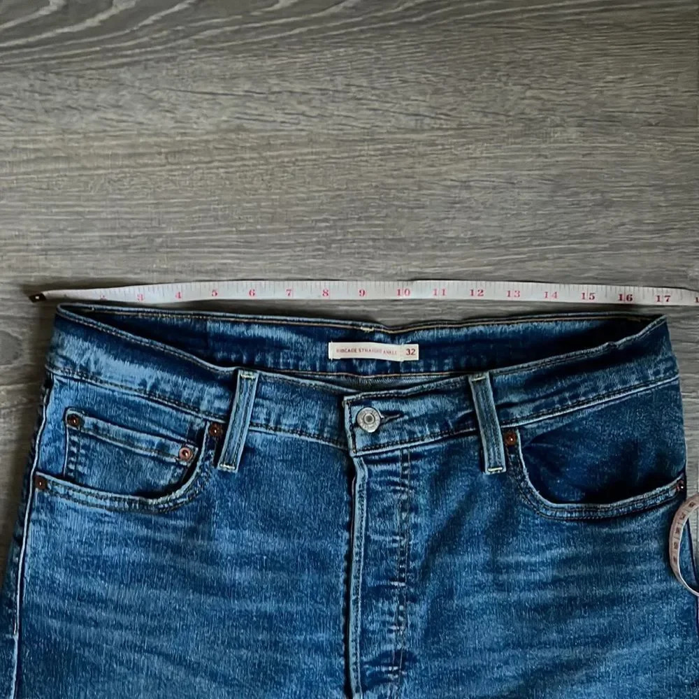 Levi's Ribcage Straight Ankle Jeans - Picture 9 of 13